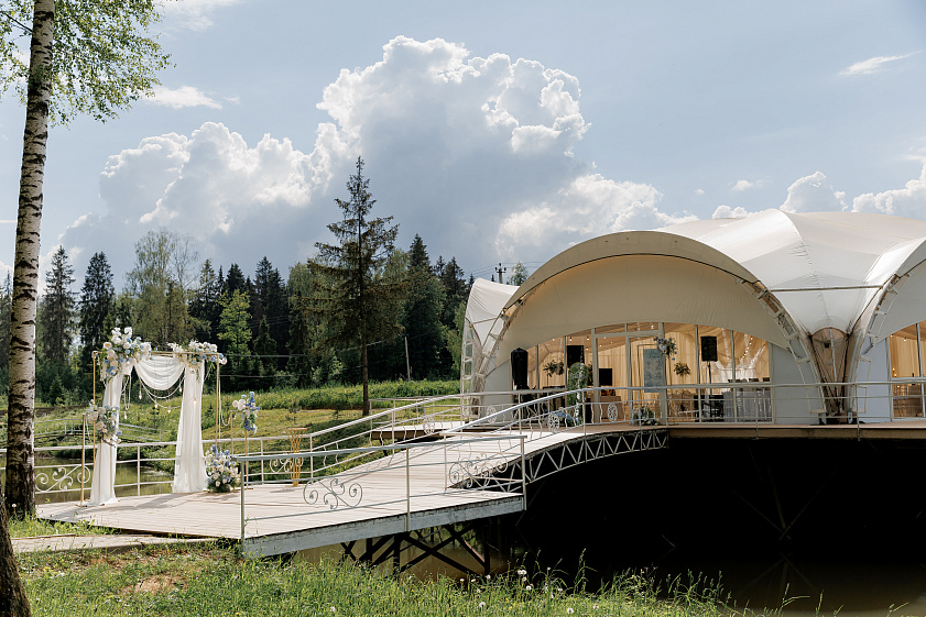 Шатер у воды "Лесные озера"